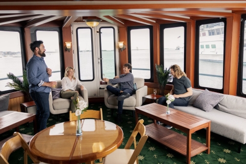 Boston: Harbour Sunset Yacht CruiseHora de salida Premium