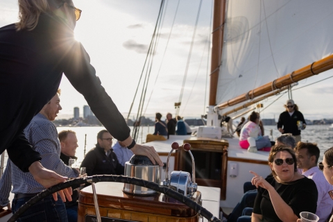 Boston Harbor Champagne Sunset Sail z Rowes WharfSobotni rejs