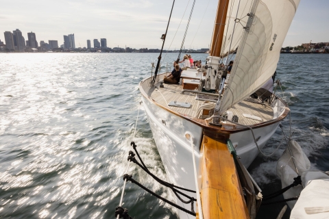 Boston Harbor Champagne Sunset Sail z Rowes WharfRejs niedziela-piątek