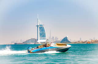 Dubai: Marina Private Boat Tour & Palm Jumeirah Sightseeing