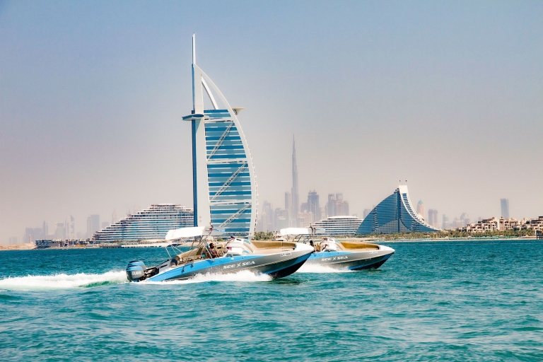 Dubaï : croisière privée dans la marina et Palm JumeirahDubaï : visite privée de 90 min à bord d’un bateau de luxe