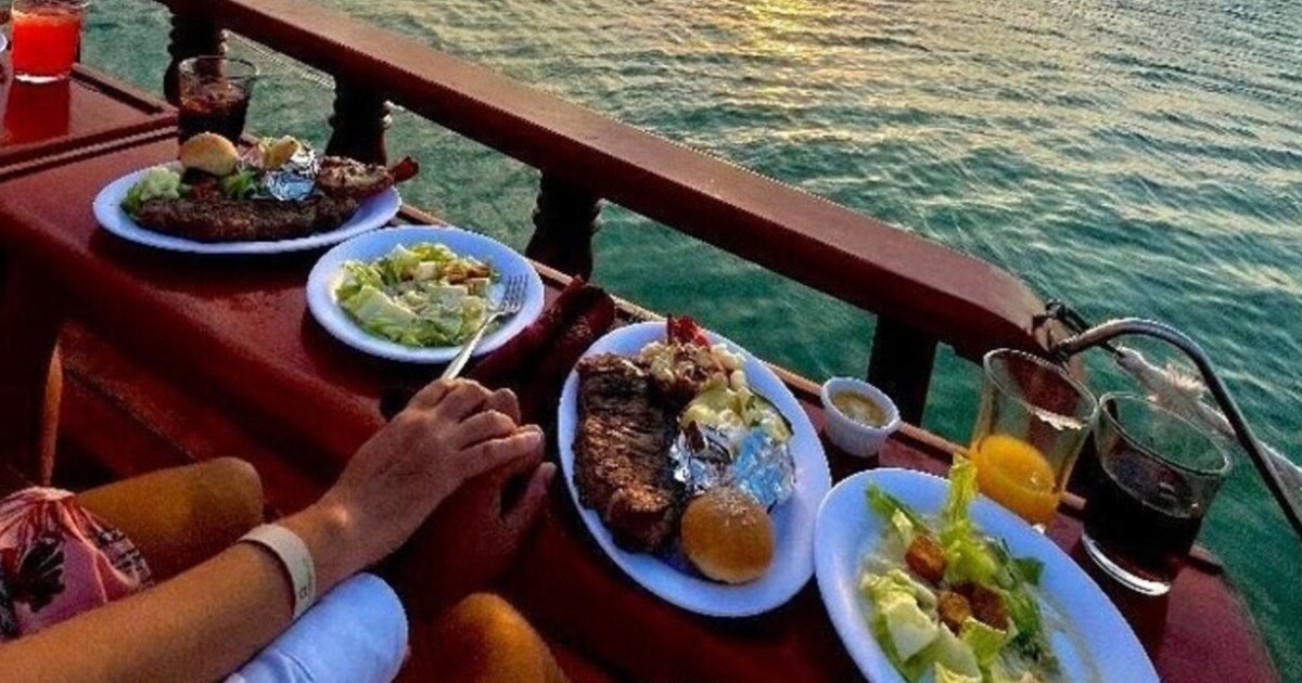 romantic dinner cruise cancun