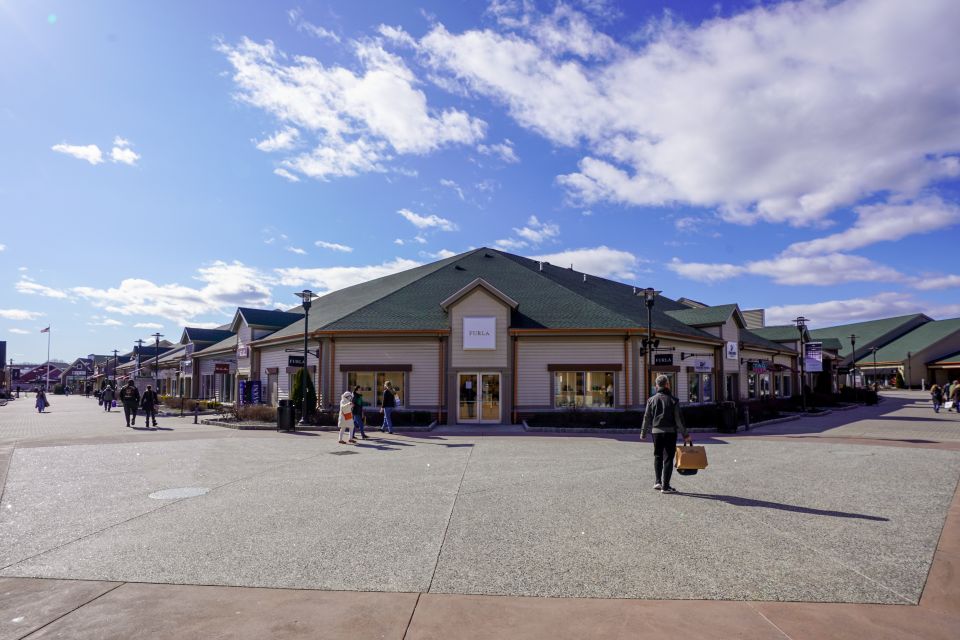 From NYC: Woodbury Common Premium Outlets Shopping Tour
