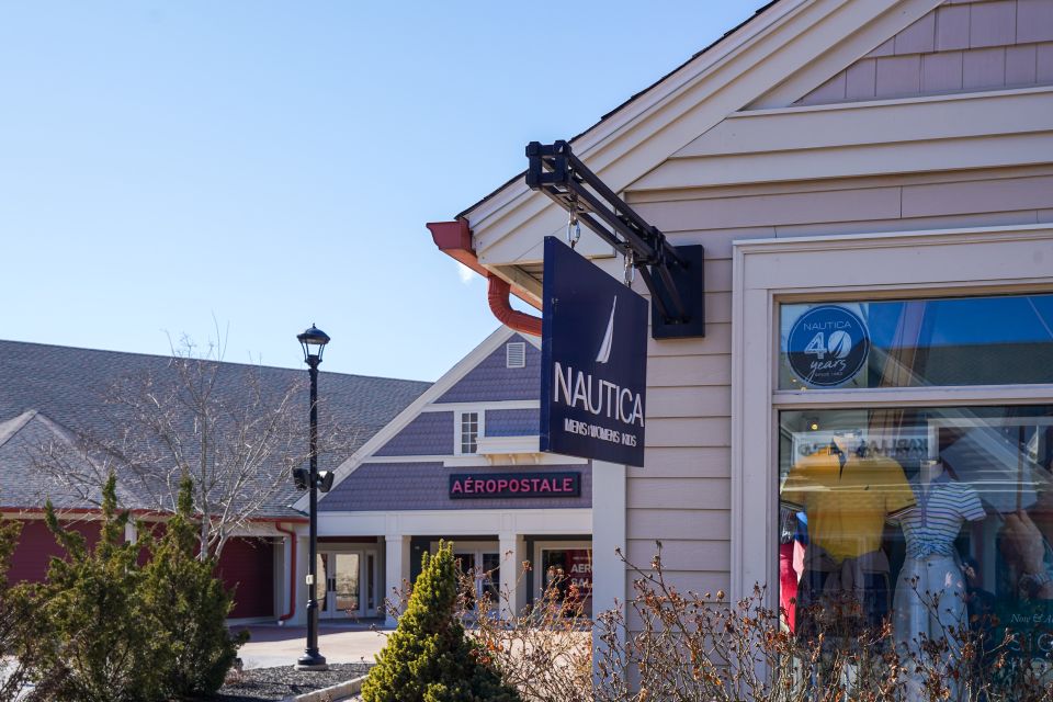 Woodbury Common Premium Outlets Shopping Tour from Manhattan