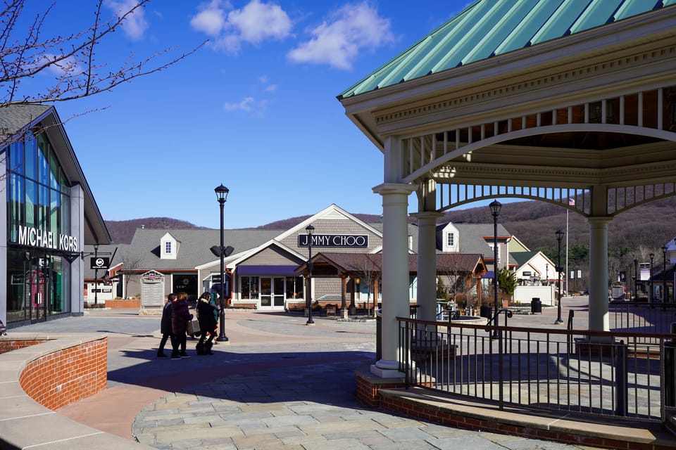 NYC: Woodbury Commons Outlet Mall Shopping Tour