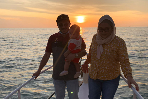 Port Dickson: Dragon Sunset Cruise with Salt Water Jacuzzi