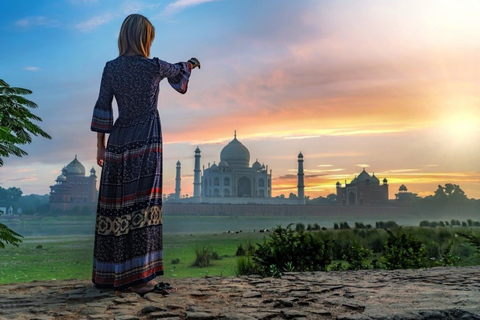 Från New Delhi: Privat utflykt till Taj Mahal i soluppgångTur utan lunch och inträdesavgift