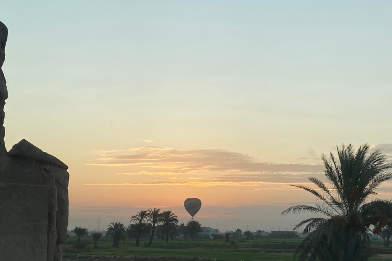 Louxor : Découvrez la ville de Louxor, en Égypte, à partir d'une vue aérienne.