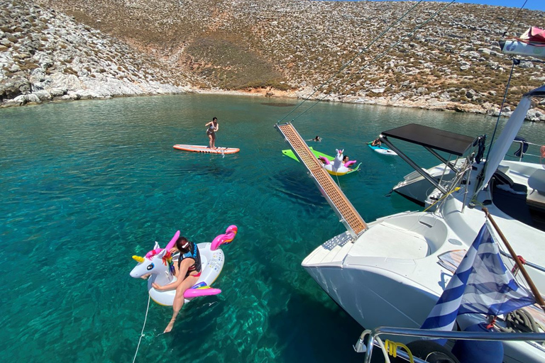 Rethymno: crociera privata in catamarano con pasti e bevande