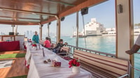 Qatar, Doha SightSeeing Cruise a bordo di una barca araba Dhow - Housity