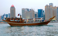 Qatar, Doha Sightseeing Cruise à bord d'un bateau arabe - Housity