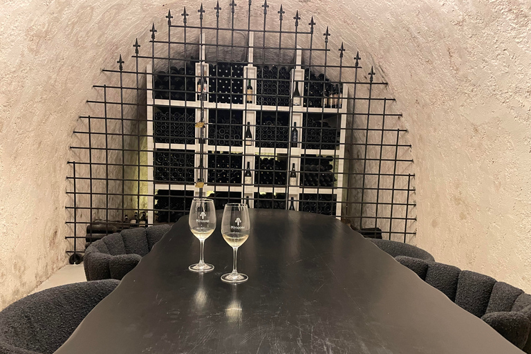 Santorini: Experiencia Privada de Vinos Magnum en 5 BodegasExperiencia de vino magnum de Santorini