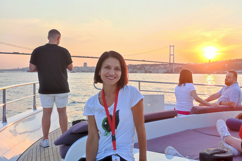 Istanbul : Croisière au coucher du soleil en yacht de luxe sur le Bosphore