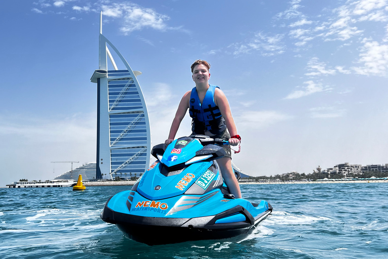 Dubai: Noleggio di moto d&#039;acqua al Burj Al Arab con gelato e foto