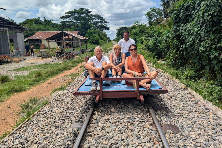 Phnom Penh-Potteryvillage-Bamboo Train-Betcave-Battambang