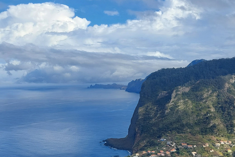 Från Funchal: Pico Do Arieiro och Santana - en heldagstur med 4x4-fordon