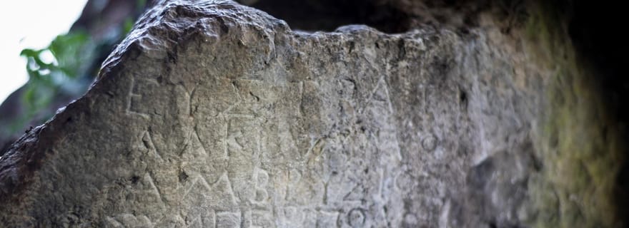 La grotte mythique de Gaia - Randonnée dans la grotte du Corycien