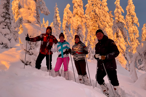 Snöskovandring i Levi