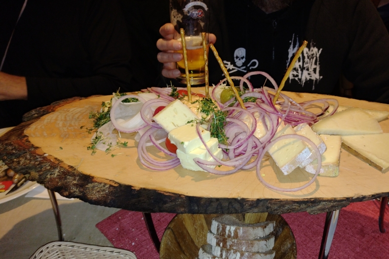 Munich: Bavarian Beer Walking Tour with Samples & Food