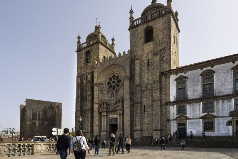 Porto: Tour privato guidato personalizzato a piediPorto: tour privato di gemme nascoste e attrazioni della città