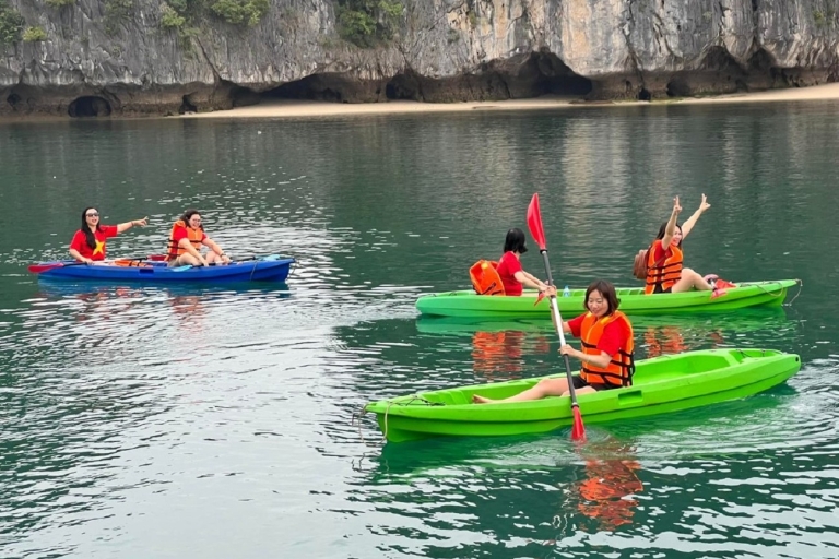 Journée complète dans la baie d'Halong : grotte surprenante, île de Titop, grotte de Luon