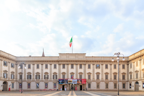 Milano: Tour guidato della città in bicicletta con i punti salienti della città4 ore: Centro storico e Castello Sforzesco in bicicletta