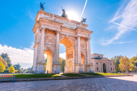 Milano: Tour guidato della città in bicicletta con i punti salienti della città4 ore: Centro storico e Castello Sforzesco in bicicletta