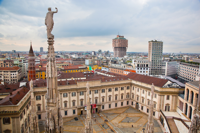 Fahrradtour durch die Mailänder Altstadt, Top-Attraktionen & Natur4 Stunden: Altstadt & Schloss Sforza mit dem Fahrrad