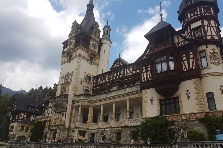 Excursión Privada Drácula y el Castillo de Peles desde Bucarest