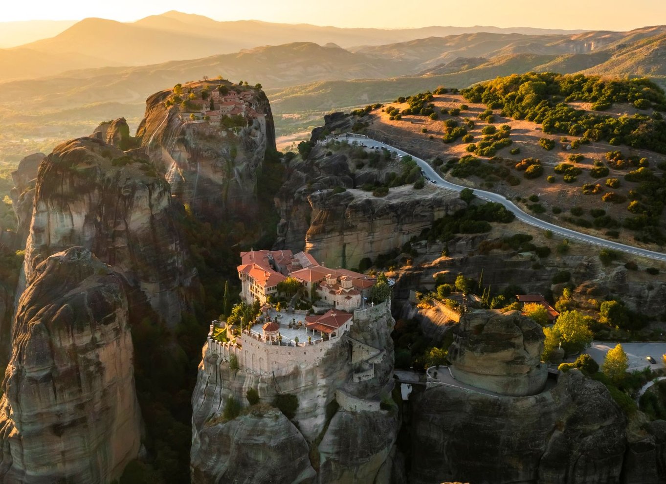 Meteora: Guidet solnedgangstur med besøg i klostre og huler