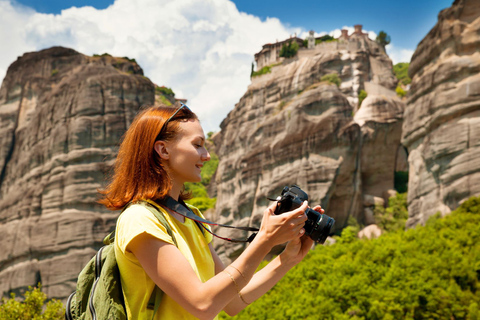 Thessaloniki: Meteora-Tagestour mit dem Zug und optionalem MittagessenGanztägige Tour mit Mittagessen