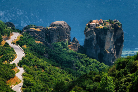 Thessaloniki: 2-daagse schilderachtige treinreis naar Meteora met hotelThessaloniki: 2-daagse treinreis naar Meteora met overnachting