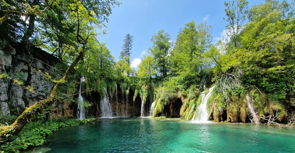 Von Zadar: Tagestour zu den Plitvicer Seen mit Guide und Bootstour Von Zadar: Tagestour zu den Plitvicer Seen mit Guide und Bootstour