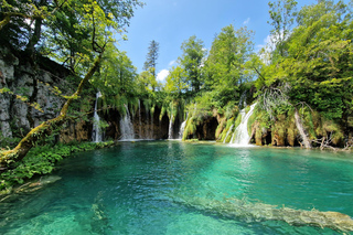 From Zadar: Plitvice Lakes Day Trip with Guide and Boat Tour
