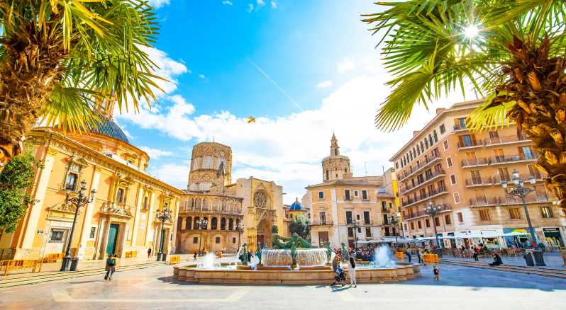 Valencia: tour con smartphone autoguidato tra due cancelli