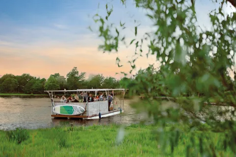 Groningen: Private Highlights BBQ with Drinks on the Lake