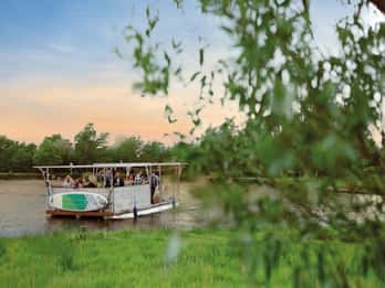 Groningen: Private Highlights BBQ with Drinks on the Lake