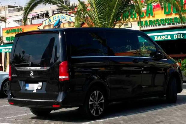 Barcelona: Transfer privado de ida para Salou ou Port Aventura
