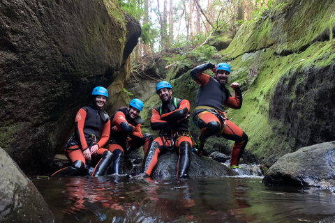 Flores: Ilhéus Inferior Canyoning met gids en snackCanyoning Ilhéus Inferior - Flores Eiland