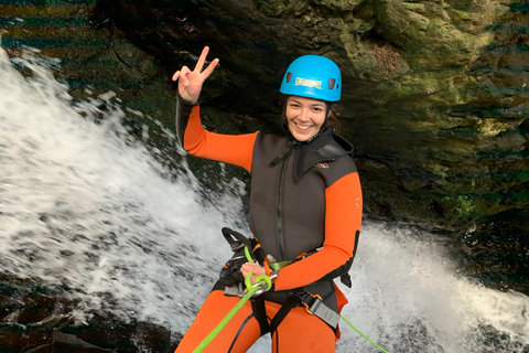 Flores: Ilhéus Inferior Canyoning met gids en snackCanyoning Ilhéus Inferior - Flores Eiland