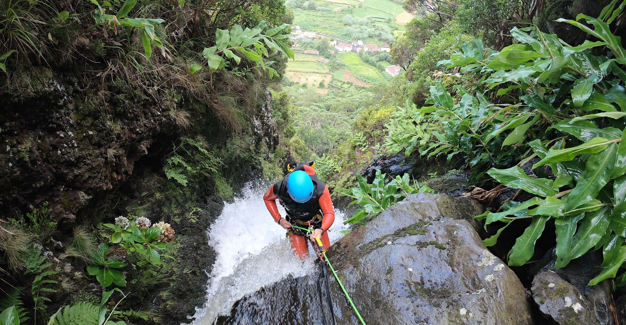 Flores, Ilhéus Inferior Canyoning with a Guide and Snack - Housity