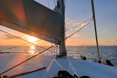 Athènes : Croisière en catamaran avec déjeuner léger et vin