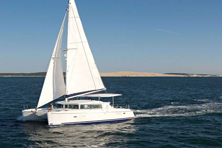 Athènes : Croisière en catamaran avec déjeuner léger et vin