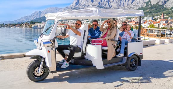 Makarska: Skywalk-Tuk-Tuk-Tour mit Ticket ohne Anstehen Makarska: Skywalk-Tuk-Tuk-Tour mit Ticket ohne Anstehen