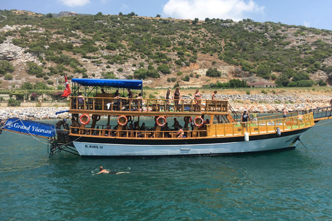 Alanya: Passeio de barco relaxante com almoço e nataçãoTraslado dos hotéis
