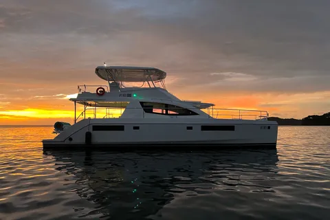 Tamarindo: Full-Day Yacht Cruise with Beach Stops & Lunch