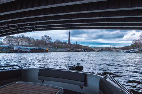 Paris: Private Seine River Cruise Paris: Private Seine River Cruise with Guide