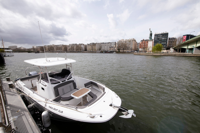 Paris: Private Seine River Cruise Paris: Private Seine River Cruise with Guide