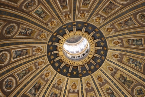 Rzym: Bazylika św. Piotra z kopułą wspinaczką wczesnym rankiem