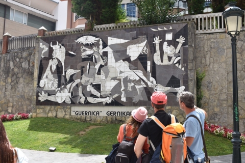 Tour a pie por Gernika: Guerra y PazRuta a pie Gernika-Lumo: Disfruta de la historia vasca
